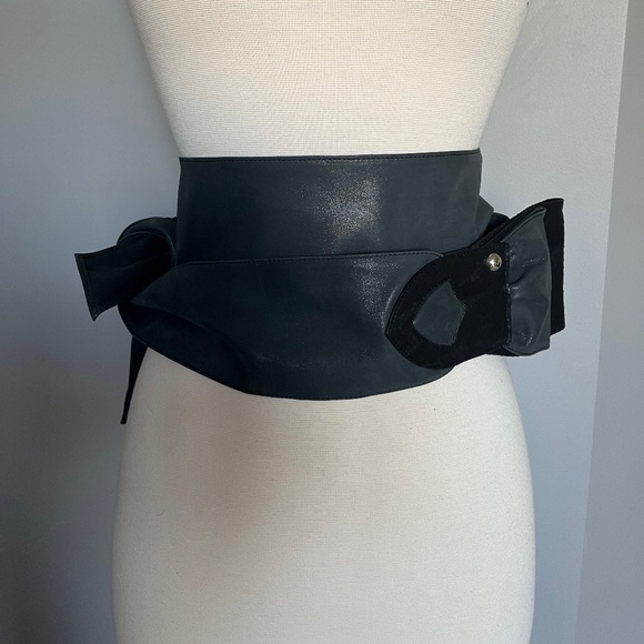 Patrizia Pepe Soft Shiny Leather Gray high-waist belt Bow Python Stud Detail - Picture 1 of 10